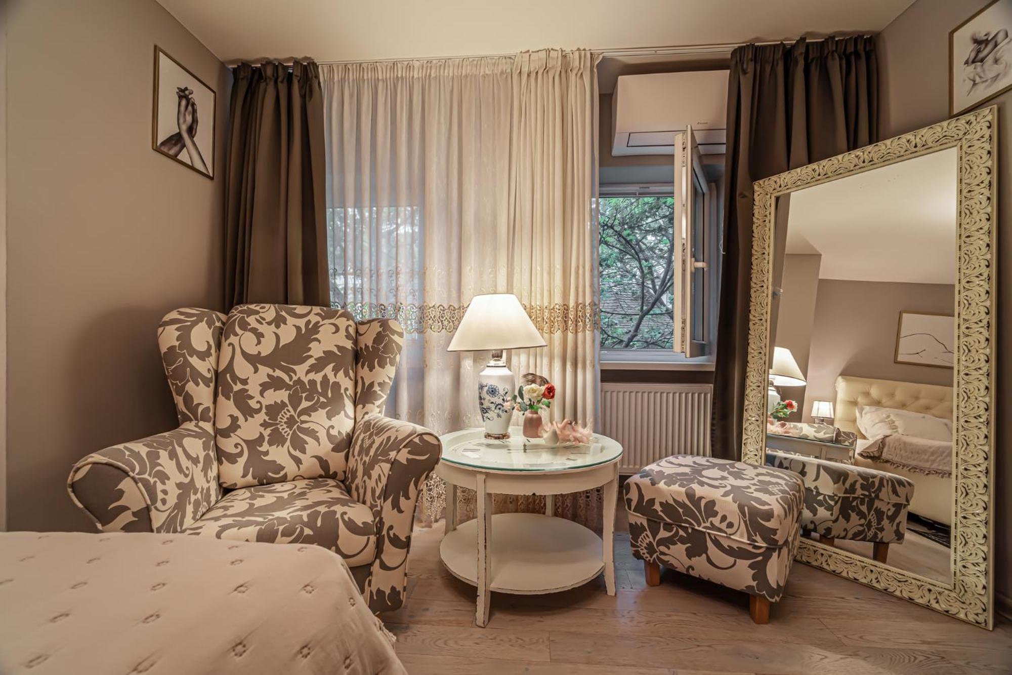 Luxurious And Royal Apartment In The Old Town Bratislava Exterior foto
